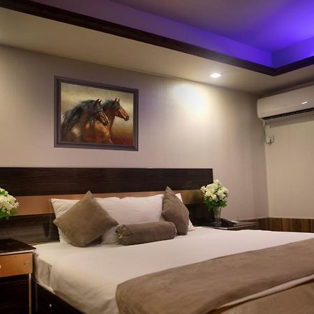 Hotel Marco Polo ラホール エクステリア 写真
